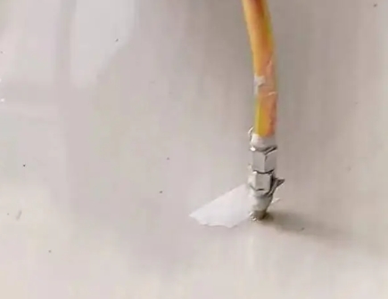 秦淮瓷砖空鼓维修公司专业解答在瓷砖铺贴过程中，如果使用的砂料过粗（如全部使用了粗砂），可能会导致以下问题